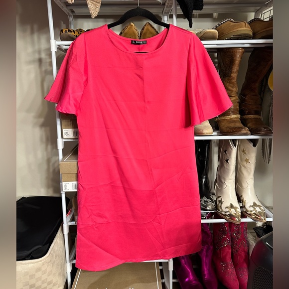 Hot Pink Flutter Sleeve Shift Dress 🩷 - Picture 1 of 2